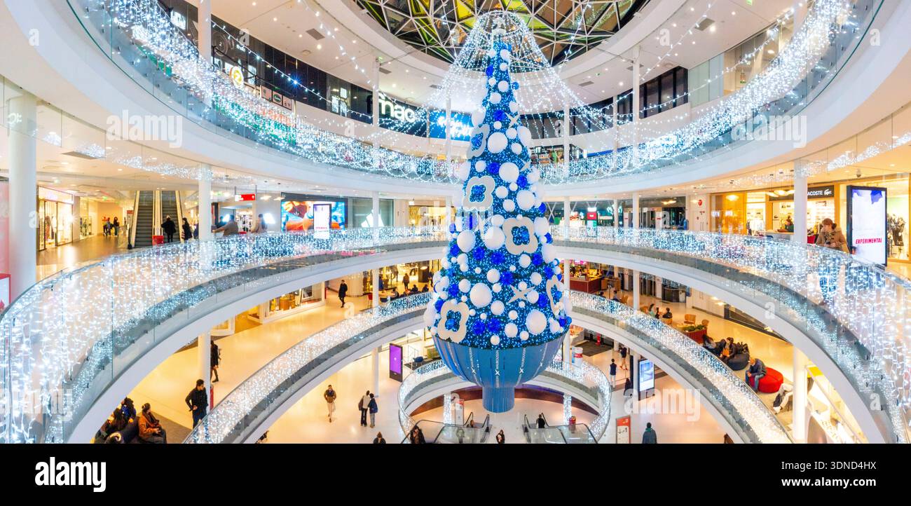 Francia, Parigi, l'albero di Natale al centro commerciale Beaugrenelle Foto Stock