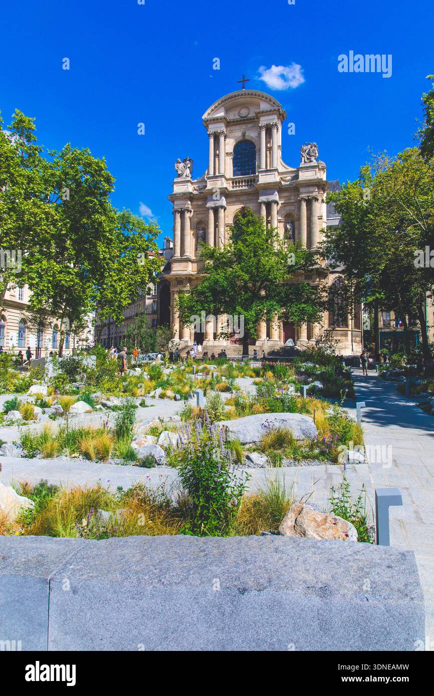 Francia, Ile-de-France, Parigi. Place Saint-Gervais, chiesa, Saint-Gervais. Giardino commemorativo in omaggio alle vittime del 13 novembre Foto Stock