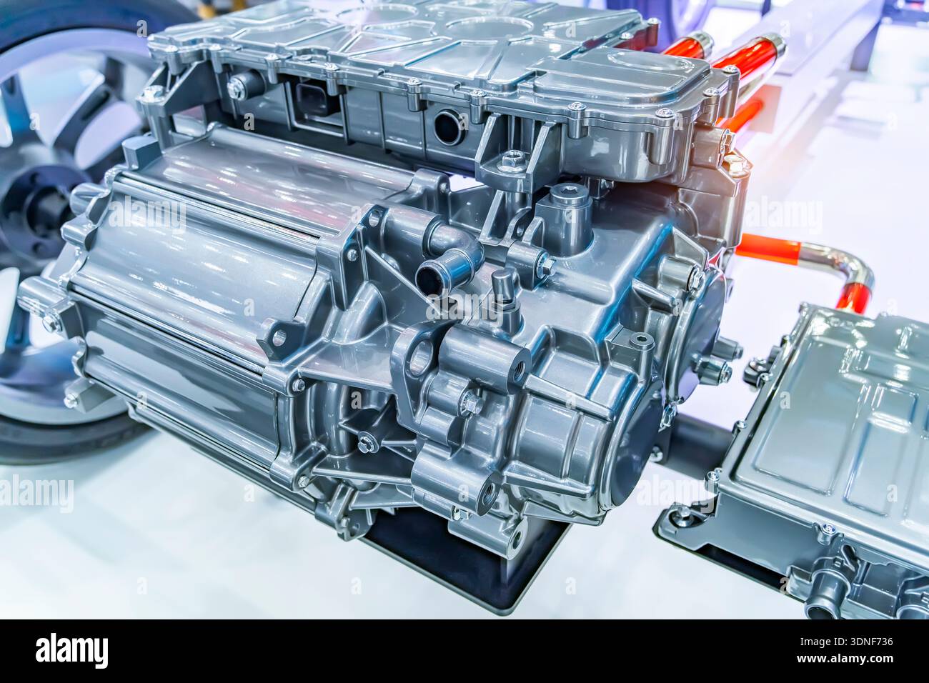 auto elettrica con catena cinematica e collegamento di alimentazione, sistema elettrico del concetto di auto eco. Foto Stock