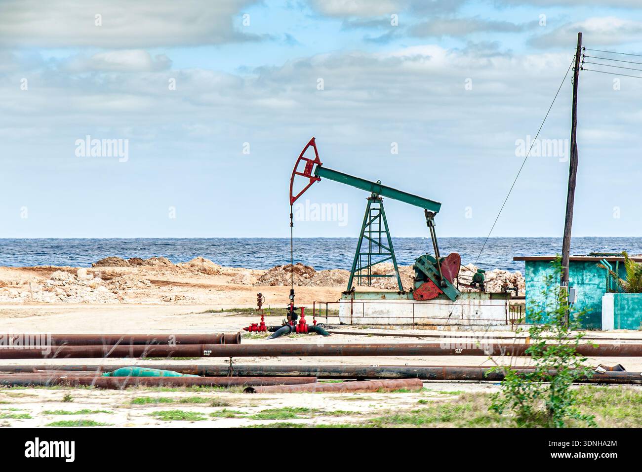 Pompaggio di petrolio sulla costa di Cuba, vicino a Varadero Foto Stock