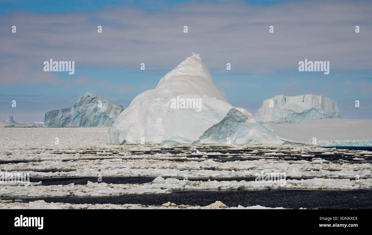 Ghiaccio marino e iceberg, Crystal Sound, Antartide. Foto Stock
