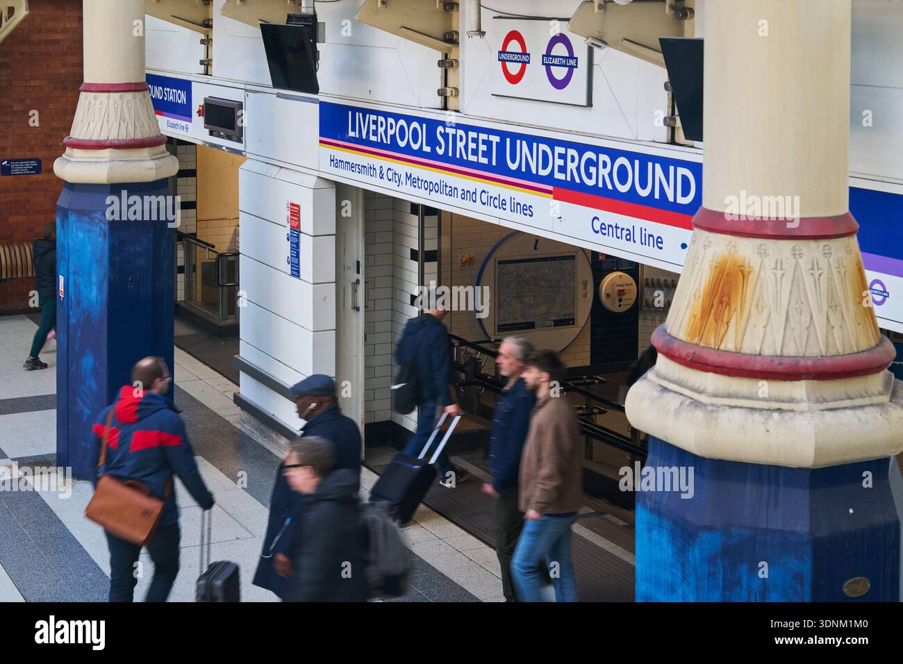 Ingresso alla stazione della metropolitana di Liverpool Street Foto Stock
