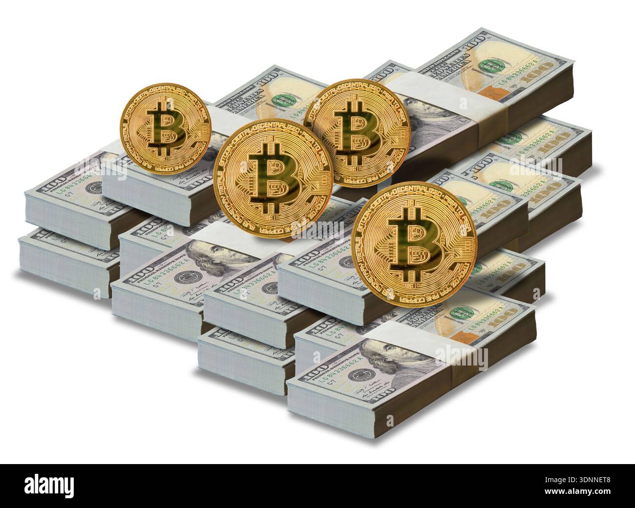 Bicoin dorati con banconote da un dollaro impilate in un cinturino isolato su sfondo bianco. Concetto di valuta cripto. Copoenhagen, Danimarca - 11 febbraio, Foto Stock