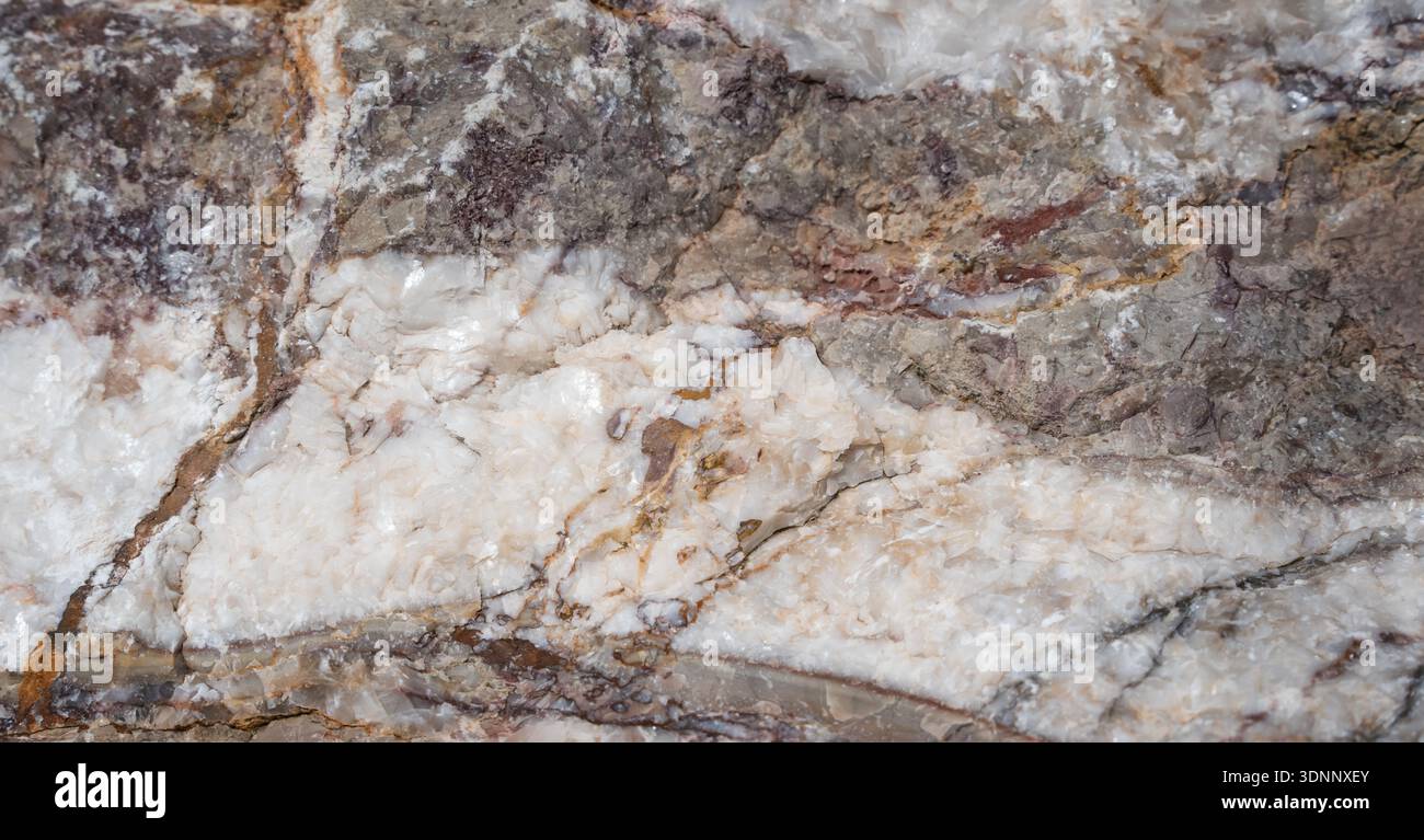 Consistenza in marmo di quarzo con venature naturali e crepe Foto Stock