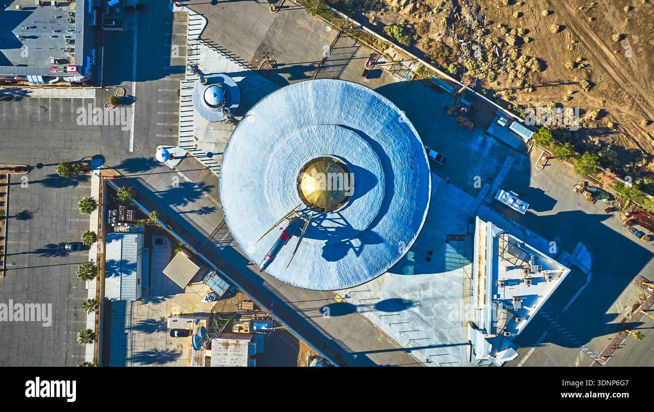 Attrazione aerea a tema alieno e UFO Building a Baker California dall'alto verso il basso Foto Stock