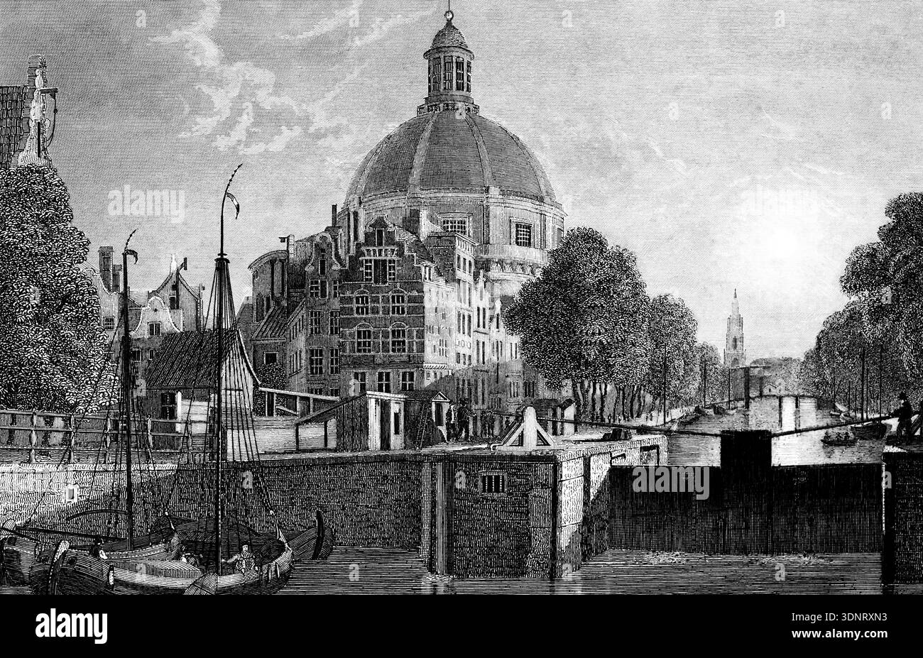 Vista da Cingel o Singel ad Amsterdam, Paesi Bassi, fossato medievale della città, canali, chiuse, guardiano delle serrature, edificio a cupola, vista sulla città, torre della chiesa, ponte, Foto Stock