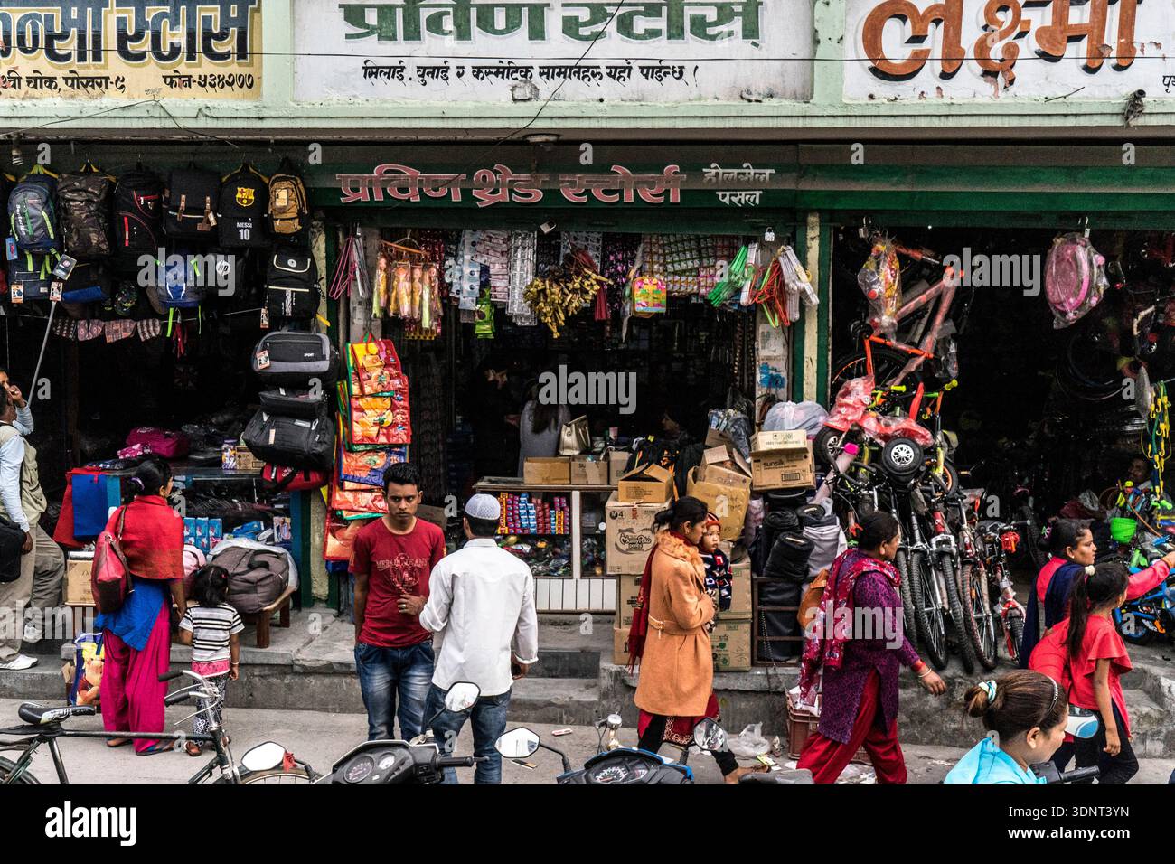 Negozi a Pokhara, Nepal Foto Stock