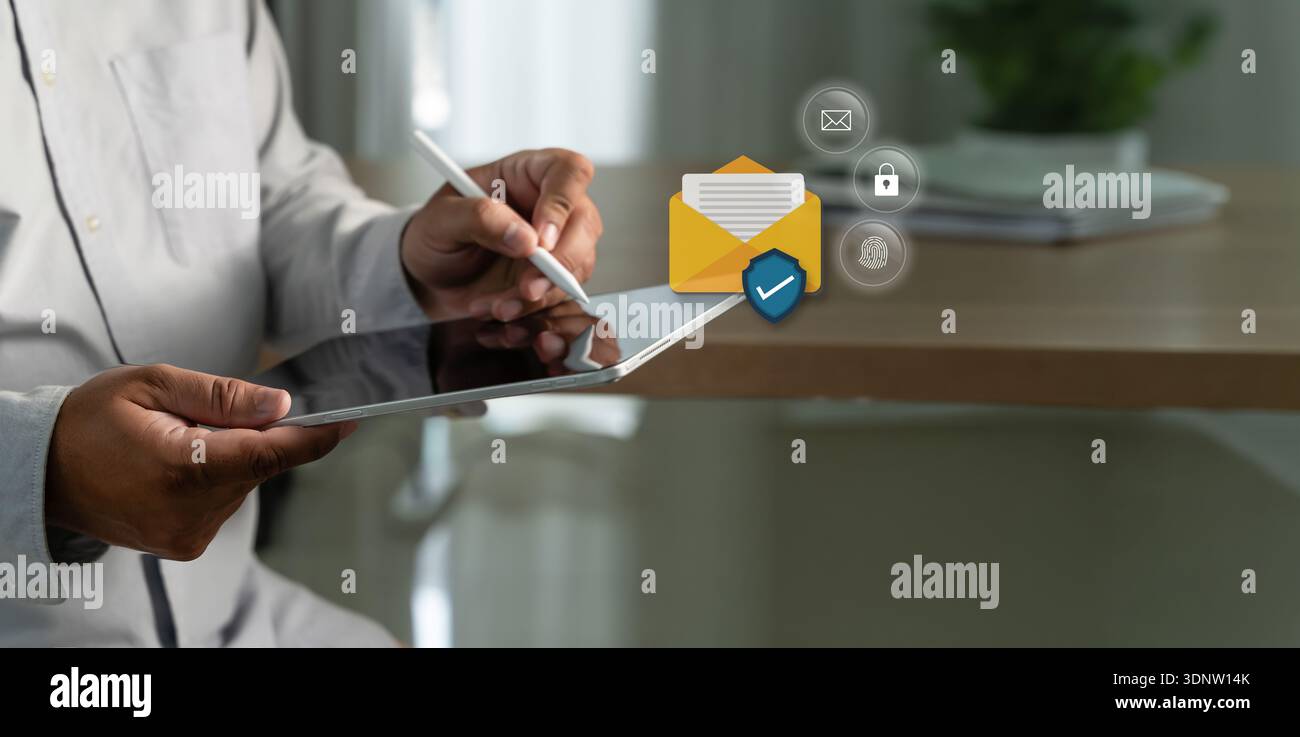 icone e-mail protette, posta crittografata, autenticazione biometrica, protezione della privacy per la verifica dell'identità delle comunicazioni di conformità Foto Stock
