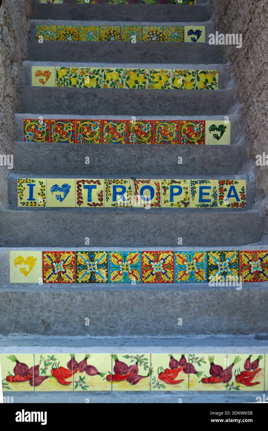 Scala in ceramica tipica, Provincia di Vibo Valentia, Calabria, Italia Foto Stock