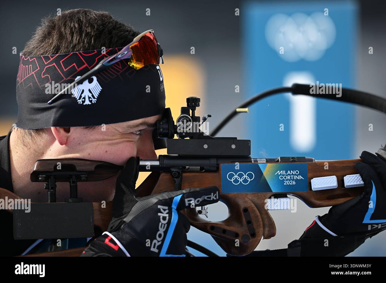 Anterselva, Italia. 12 febbraio 2026. Olympia, Giochi Olimpici invernali Milano Cortina 2026, Biathlon, allenamento, Justus Strelow (Germania) durante gli allenamenti di tiro al poligono di tiro. Crediti: Hendrik Schmidt/dpa/Alamy Live News Foto Stock
