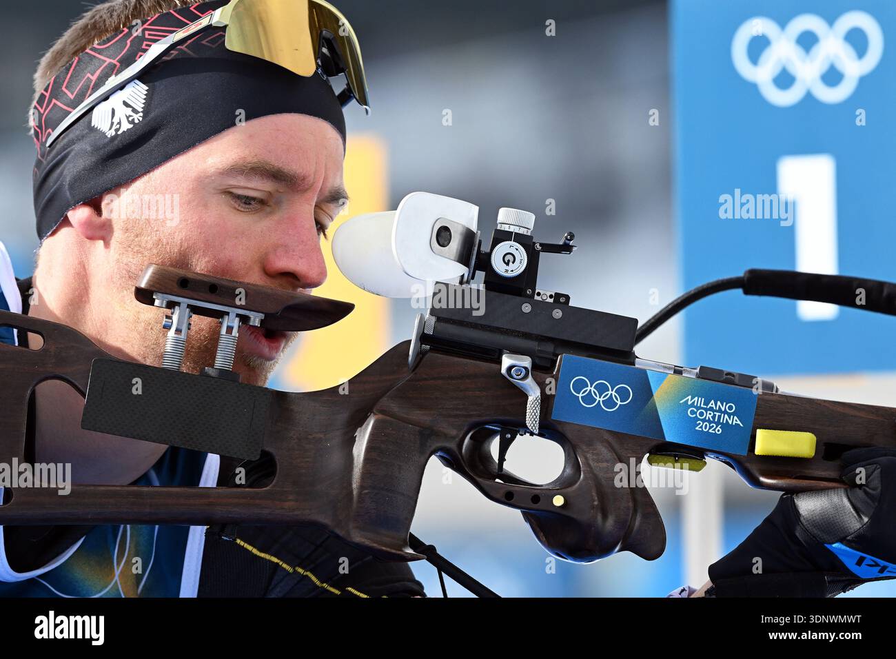 Anterselva, Italia. 12 febbraio 2026. Olympia, Giochi Olimpici invernali Milano Cortina 2026, Biathlon, allenamento, David Zobel (Germania) durante gli allenamenti di tiro al poligono di tiro. Crediti: Hendrik Schmidt/dpa/Alamy Live News Foto Stock