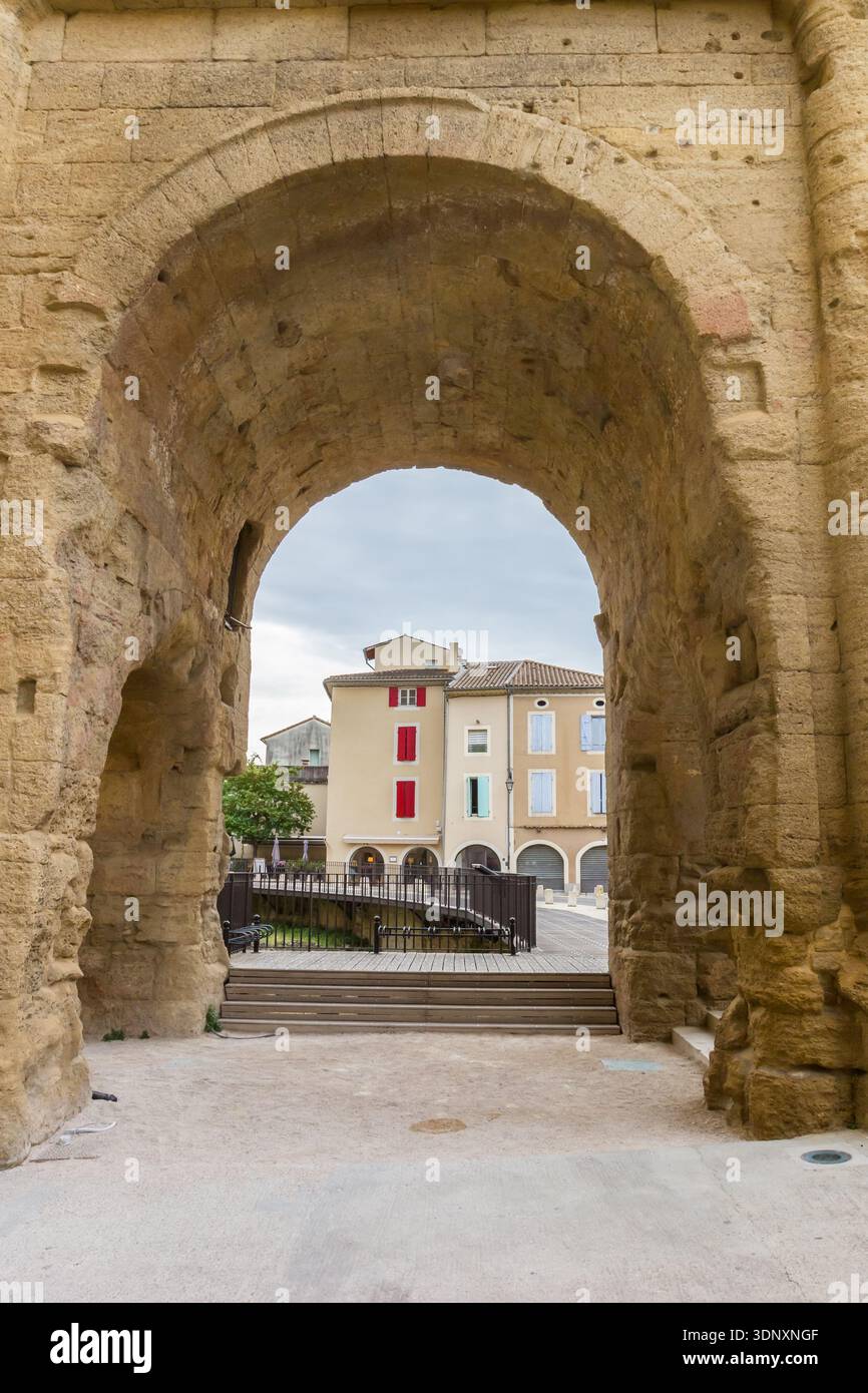 Arco dello storico teatro romano di Orange, Vaucluse, Francia Foto Stock