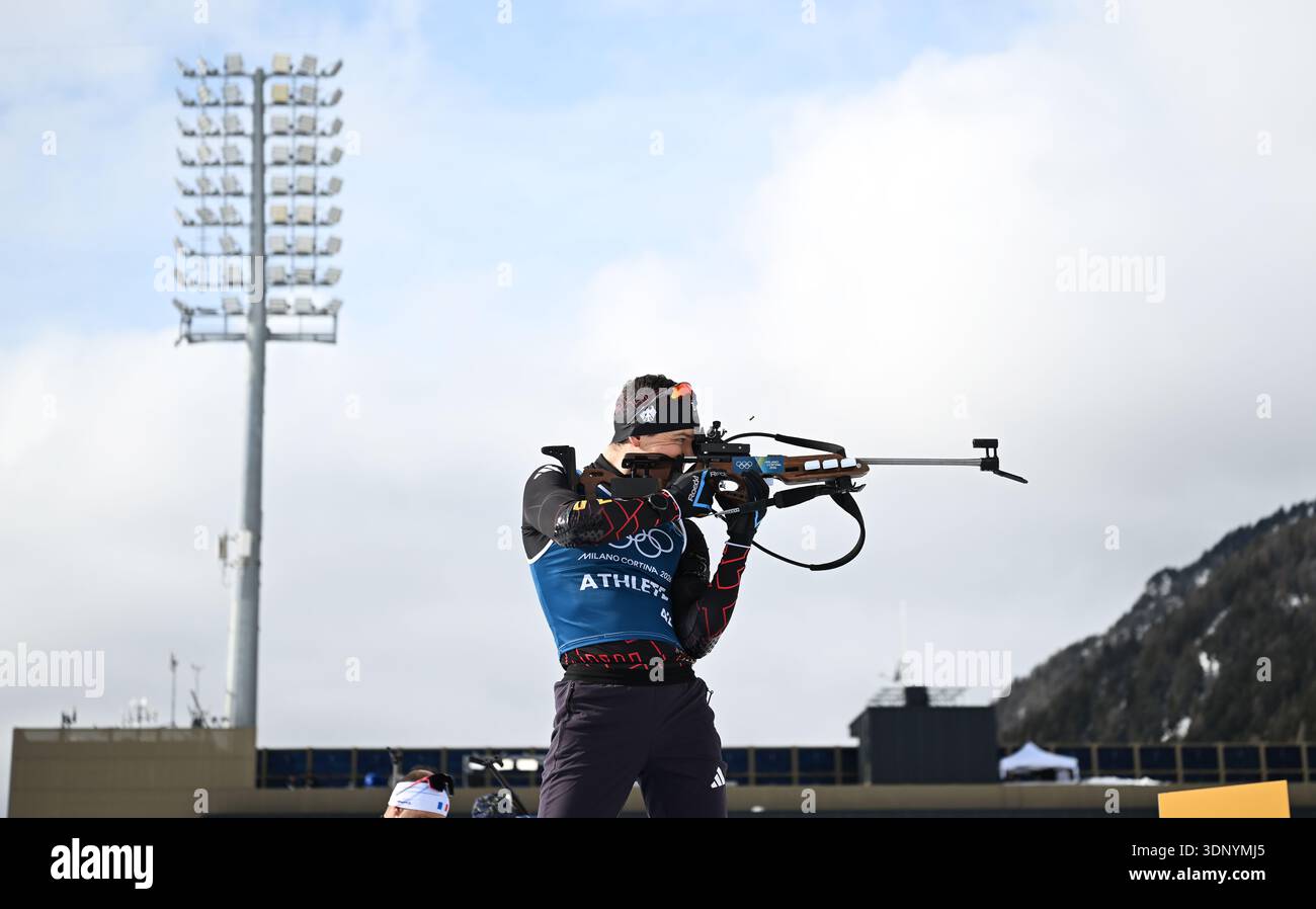 Anterselva, Italia. 12 febbraio 2026. Olympia, Giochi Olimpici invernali Milano Cortina 2026, Biathlon, allenamento, Justus Strelow (Germania) durante gli allenamenti di tiro al poligono di tiro. Crediti: Hendrik Schmidt/dpa/Alamy Live News Foto Stock