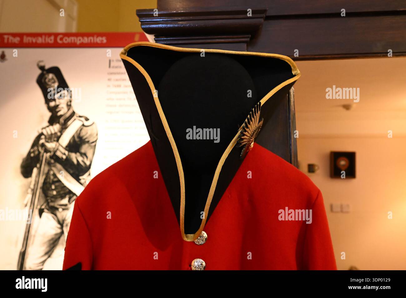 Chelsea Pensioners Uniform - - Wellington Hall Museum - Royal Hospital Chelsea - sede dei Chelsea Pensioners - Londra Regno Unito Foto Stock