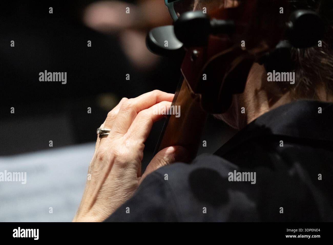 Violoncellista da vicino, non identificabile Foto Stock