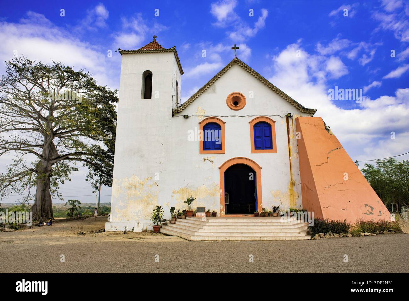 Chiesa cattolica sul terreno di Fortaleza de Massangano, Fortezza di Massangano, Angola Foto Stock