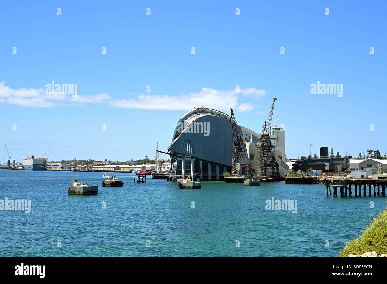 WA America's Cup Maritime Museum e sottomarino HMAS Ovens a Victoria Quay, sul lungomare di Fremantle Harbour, Australia Occidentale. Foto Stock