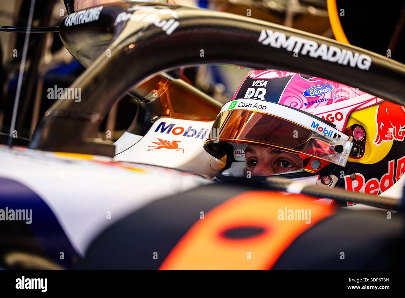 (30) Liam Lawson (NZL) - Visa Cash App Racing Bulls F1 Team - Racing Bulls VCARB03 - Red Bull Ford durante il giorno 2 del primo testin ufficiale pre-stagione Foto Stock
