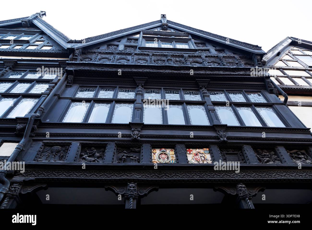Facciata di un edificio in legno a Chester, Cheshire. Foto Stock