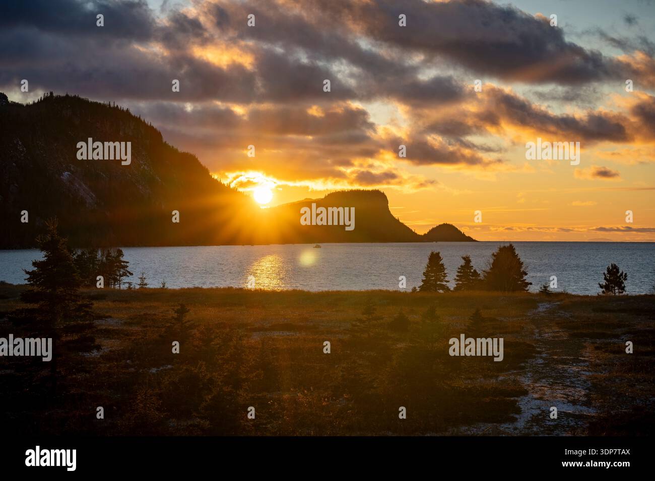 Splendido tramonto lungo le rive del fiume San Lorenzo Foto Stock