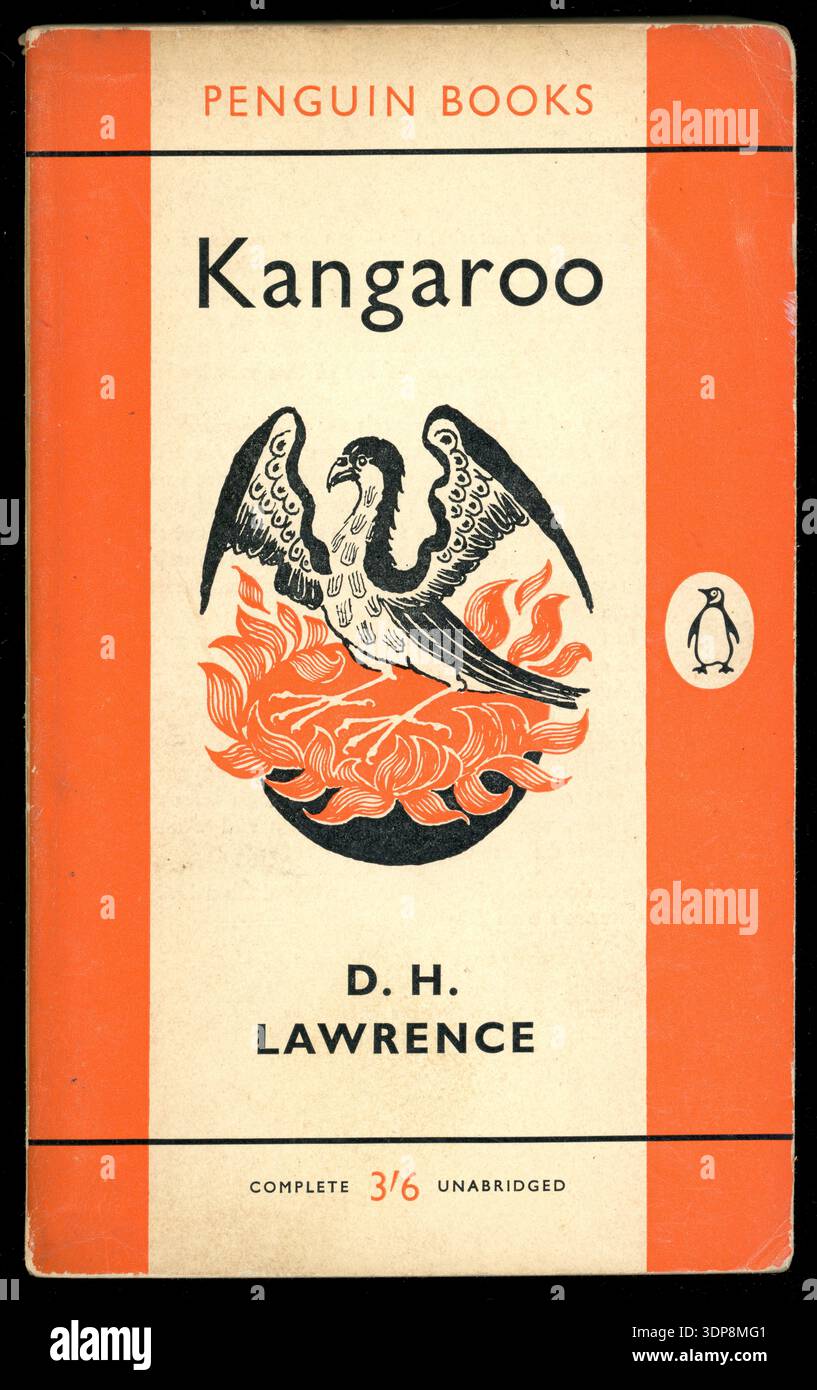 Copertina vintage di metà secolo del libro tascabile Penguin Kangaroo di D. H. Lawrence, pubblicato per la prima volta nel 1923, questa edizione di Penguin, 1960, Regno Unito Foto Stock