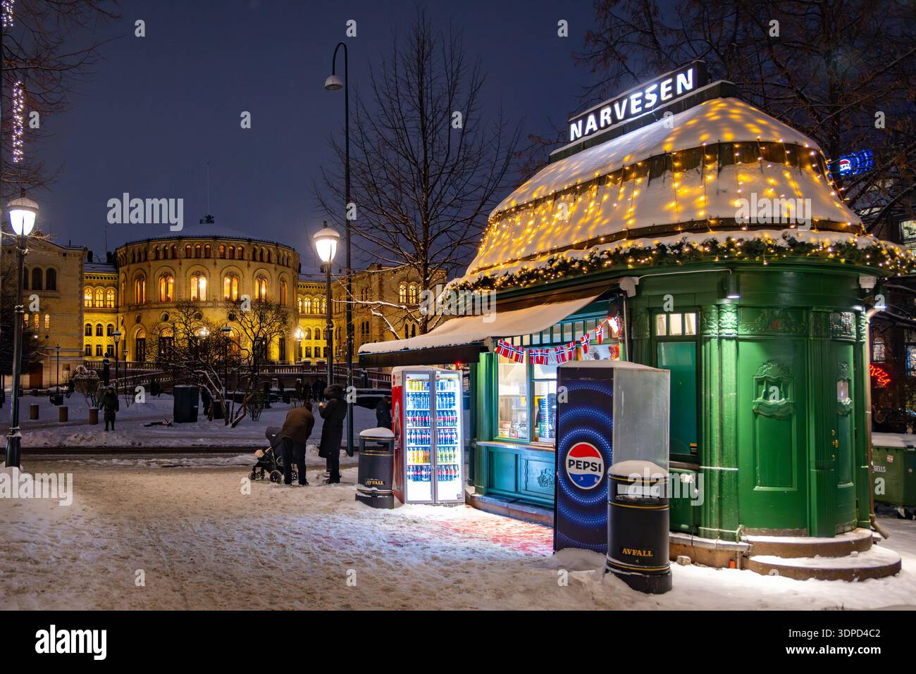 Scene di Eidsvolls Plass, nella città di Oslo, Norvegia. Foto Stock