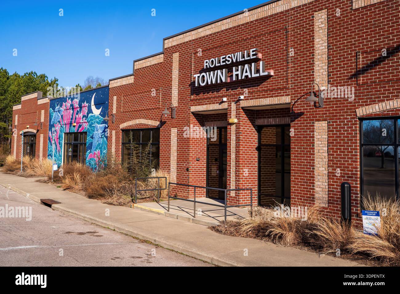 Rolesville, North Carolina, Stati Uniti. Esterno del municipio di Rolesville, l'edificio del governo municipale nella contea di Wake. Foto Stock