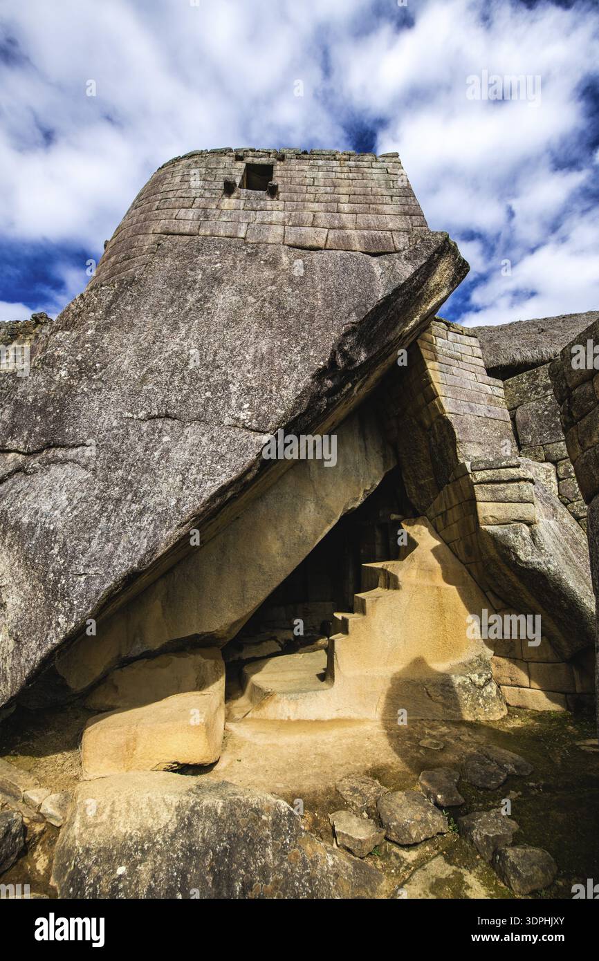 Torre di difesa Inca, Machu Picchu, sito patrimonio dell'umanità dell'UNESCO, Aquas Calientes, valle di Urubamba, Perù Foto Stock