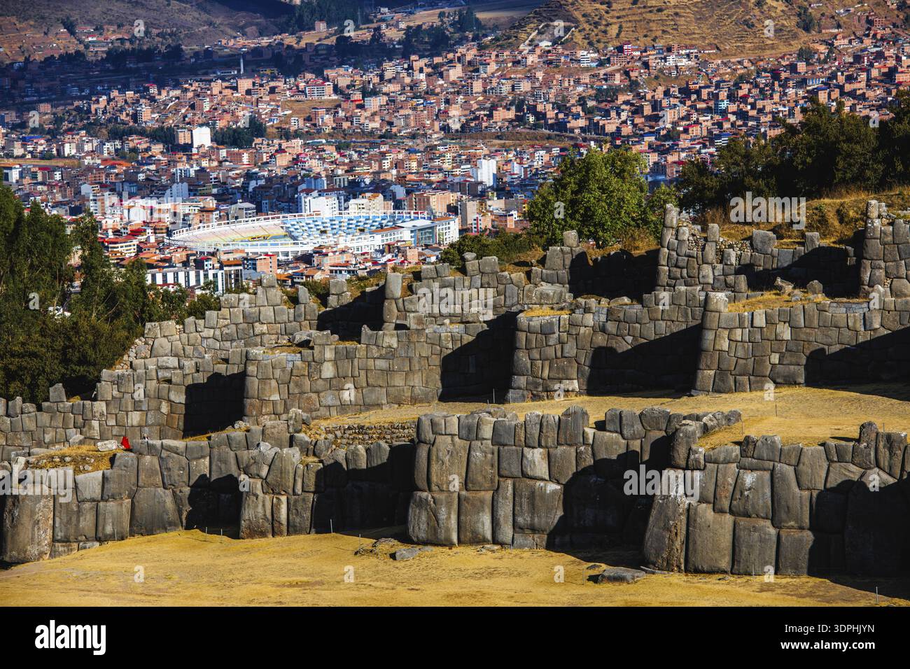 Vista delle mura di pietra della città inca di Sacsayhuaman a Cusco, Perù Foto Stock