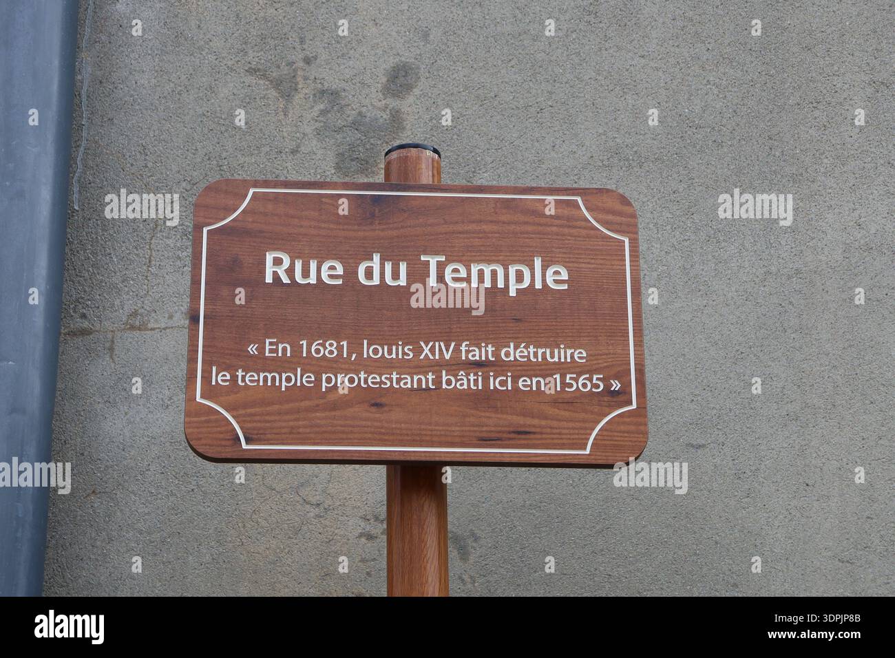 Plaque de rue, rue du Temple, ville de la Mure, département de l'Isère, Francia Foto Stock