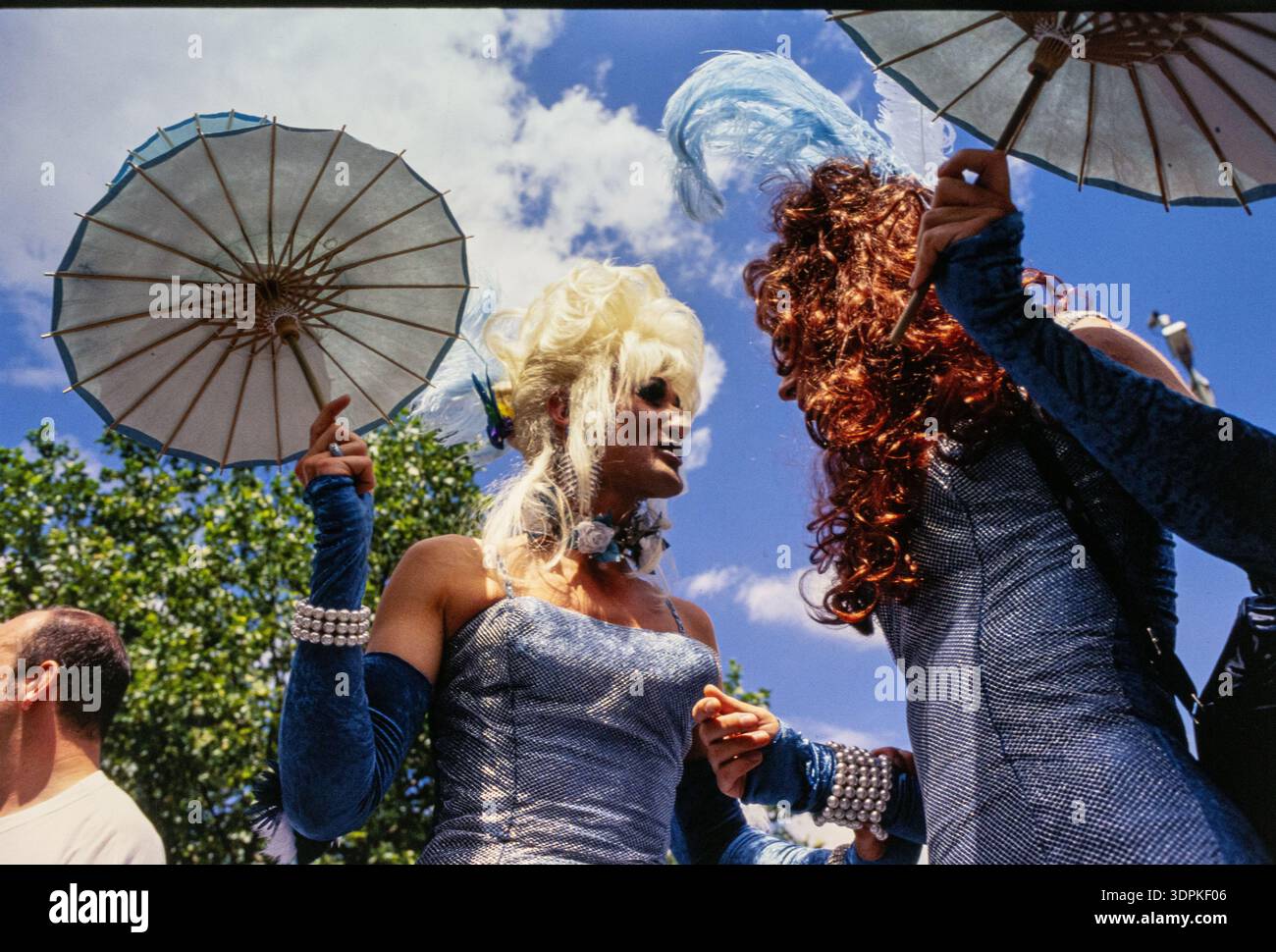 Christopher Street Day (CSD) Pride Parade a Monaco, Germania, 1995, per celebrare la visibilità e i diritti LGBTQ+ Foto Stock