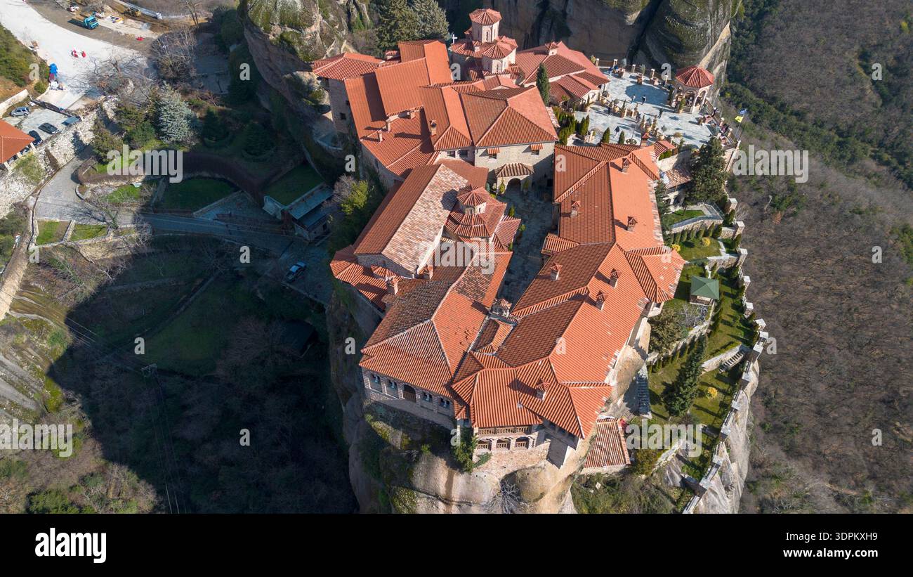 Meteora è una regione rocciosa con monasteri vicino alla città di Kalambaka in Grecia. Foto Stock