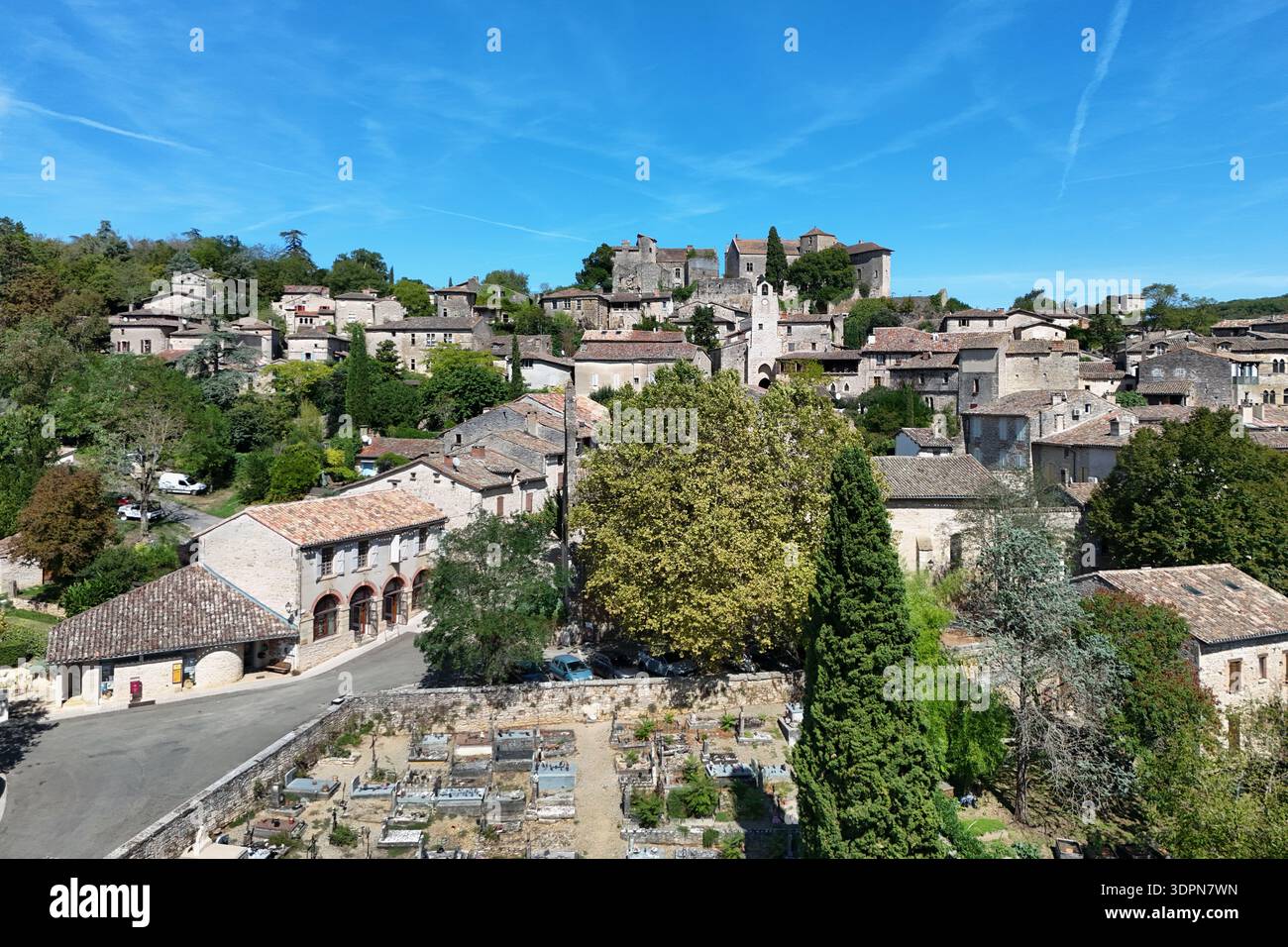Villaggio storico e medievale di Bruniquel nel sud della Francia Foto Stock