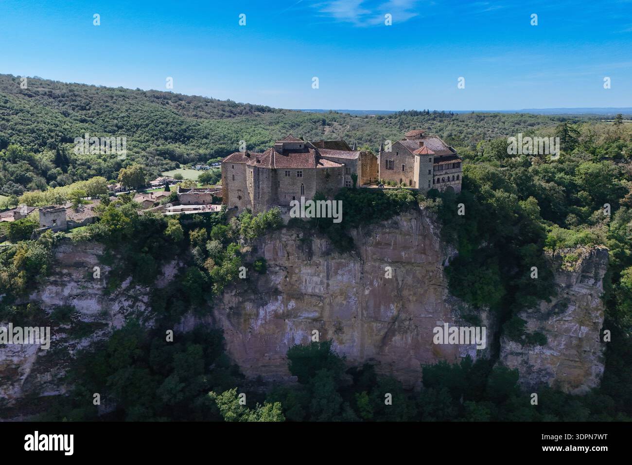 Villaggio storico e medievale di Bruniquel nel sud della Francia Foto Stock