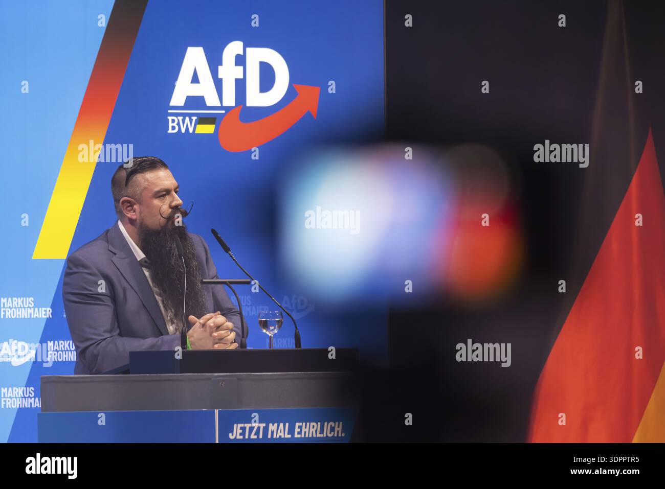 Campagna elettorale per l'elezione statale del partito AfD nel Centro Congressi Pforzheim PCC. Markus Frohnmaier è uno dei principali candidati per la carica di Foto Stock