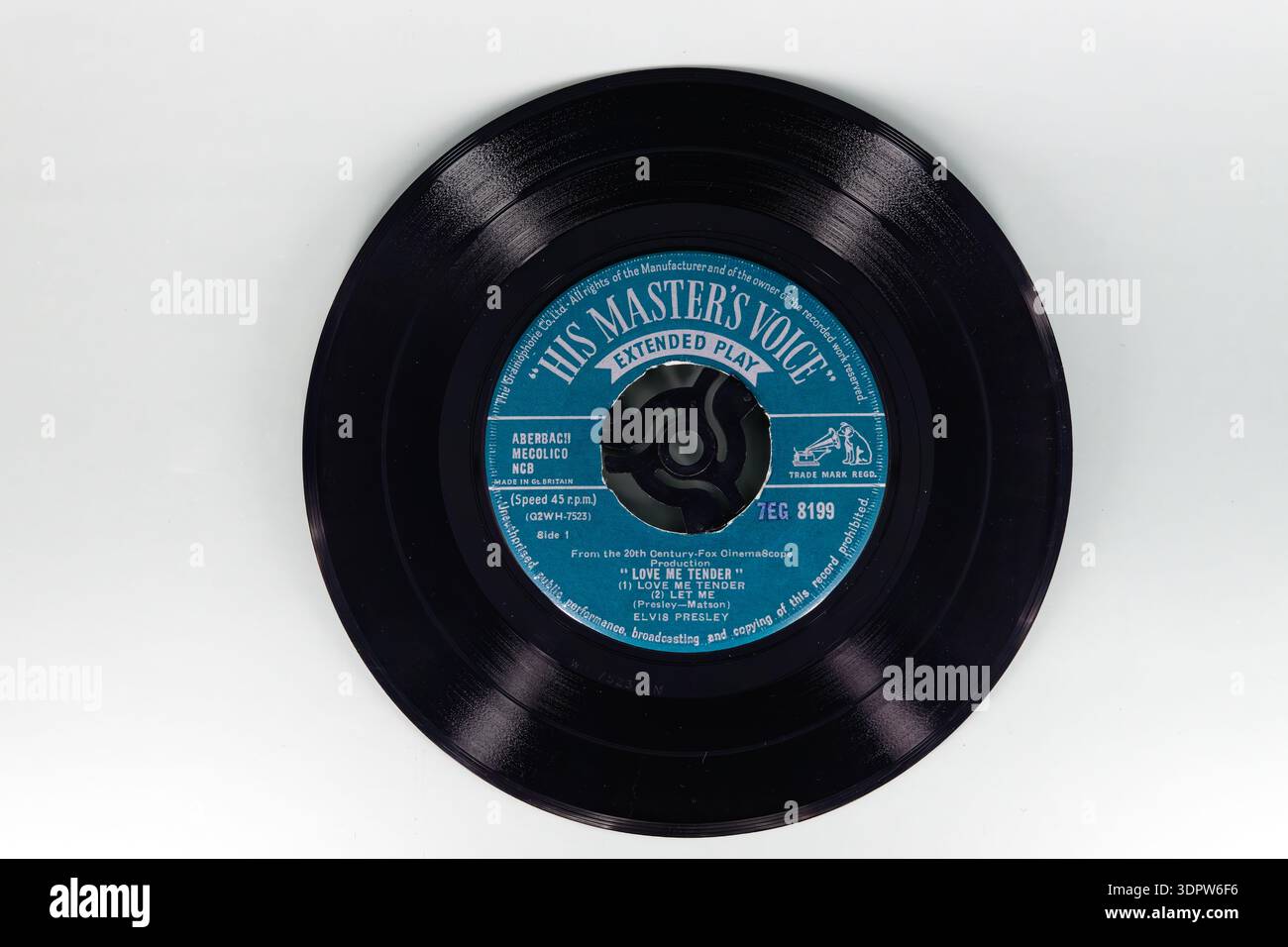 Disco da 7' di Elvis Presley su fondo bianco. Foto Stock