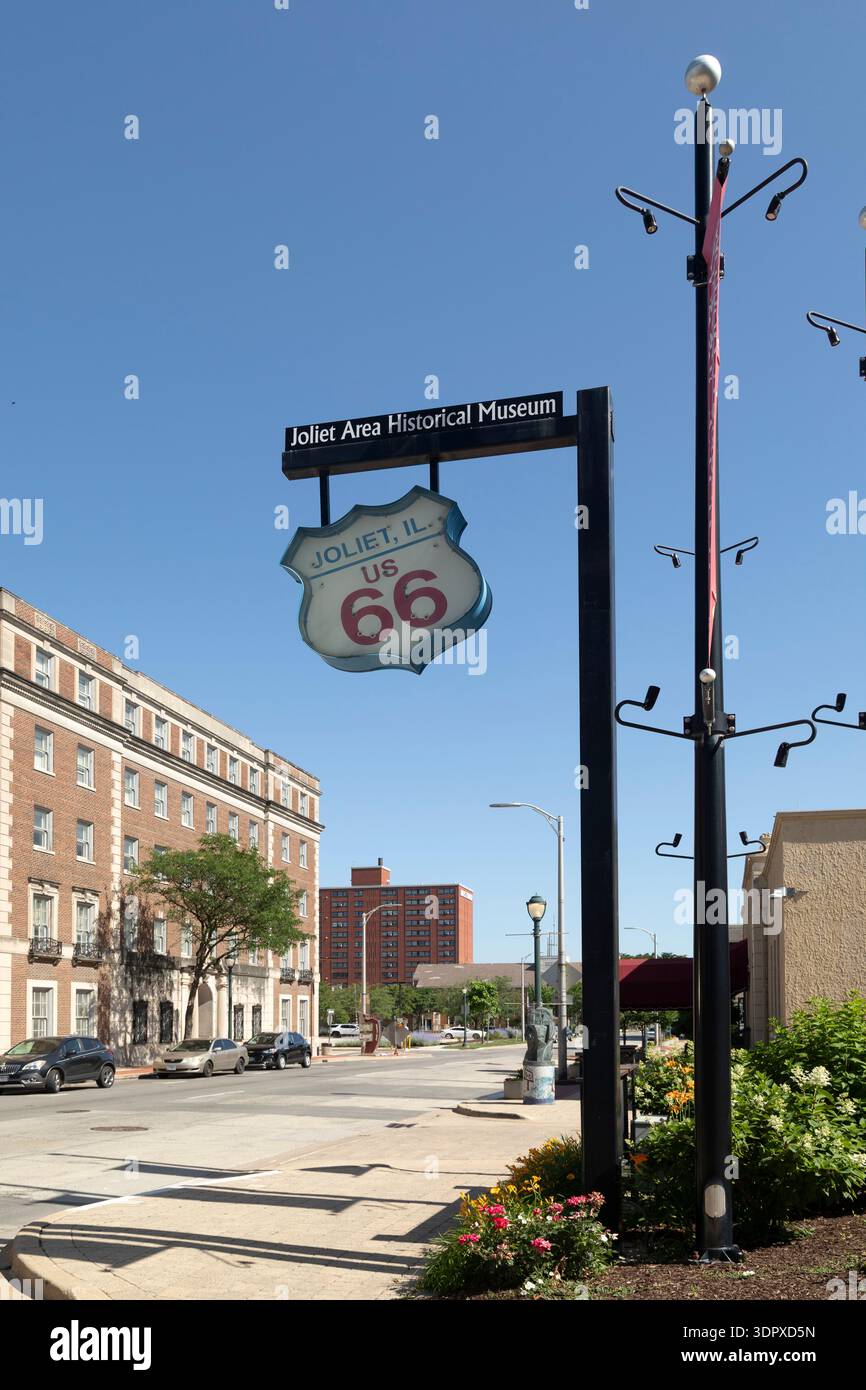 Segnaletica in stile Route 66 fuori dal Joliet area Historical Museum a Joliet, Illinois, Stati Uniti. Foto Stock