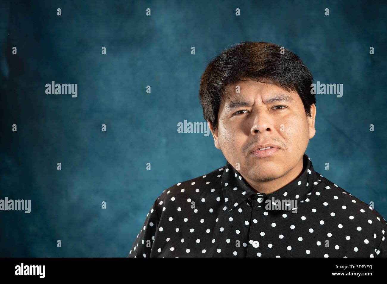 Primer plano hombre serio Foto Stock