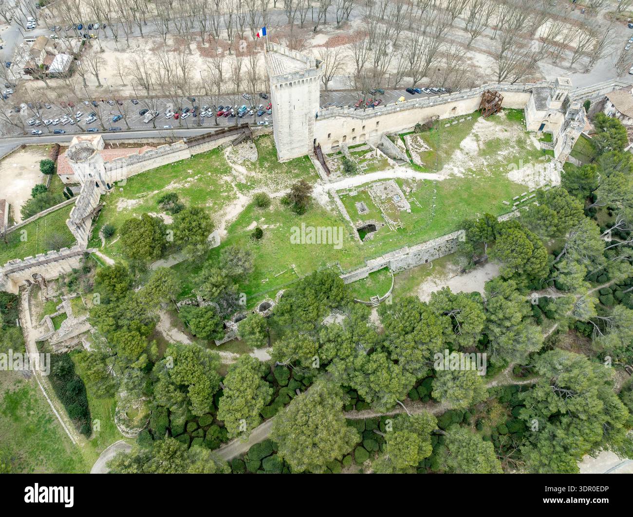 Vista aerea del castello di Beaucaire a Grad in Francia con fortezza triangolare Foto Stock