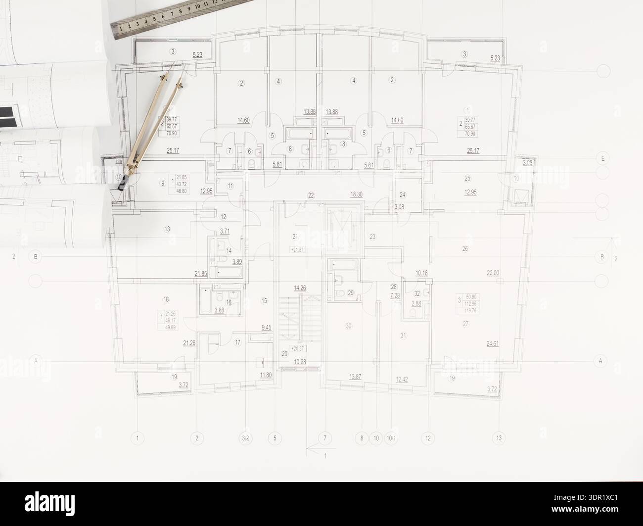 Collage di piani architettonici che illustrano il layout del progetto e i dettagli delle misurazioni in un'unica collezione Foto Stock
