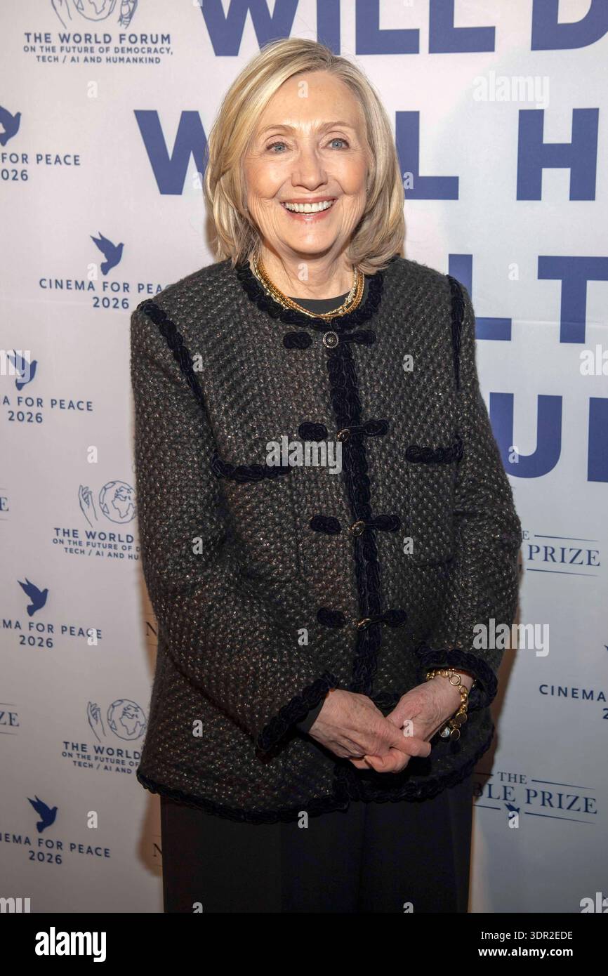 Hillary Diane Rodham Clinton US-amerikanische Politikerin der Demokratischen Partei Autorin zu Gast bei der Cinema for Peace Gala 2026 im Hotel Adlon Kempinski am 16.02.2026 a Berlino Deutschland *** Hillary Diane Rodham Clinton politico americano del Partito Democratico autore ospite al Cinema for Peace Gala 2026 all'Hotel Adlon Kempinski il 16 febbraio 2026 a Berlino Berlino Germania Foto Stock