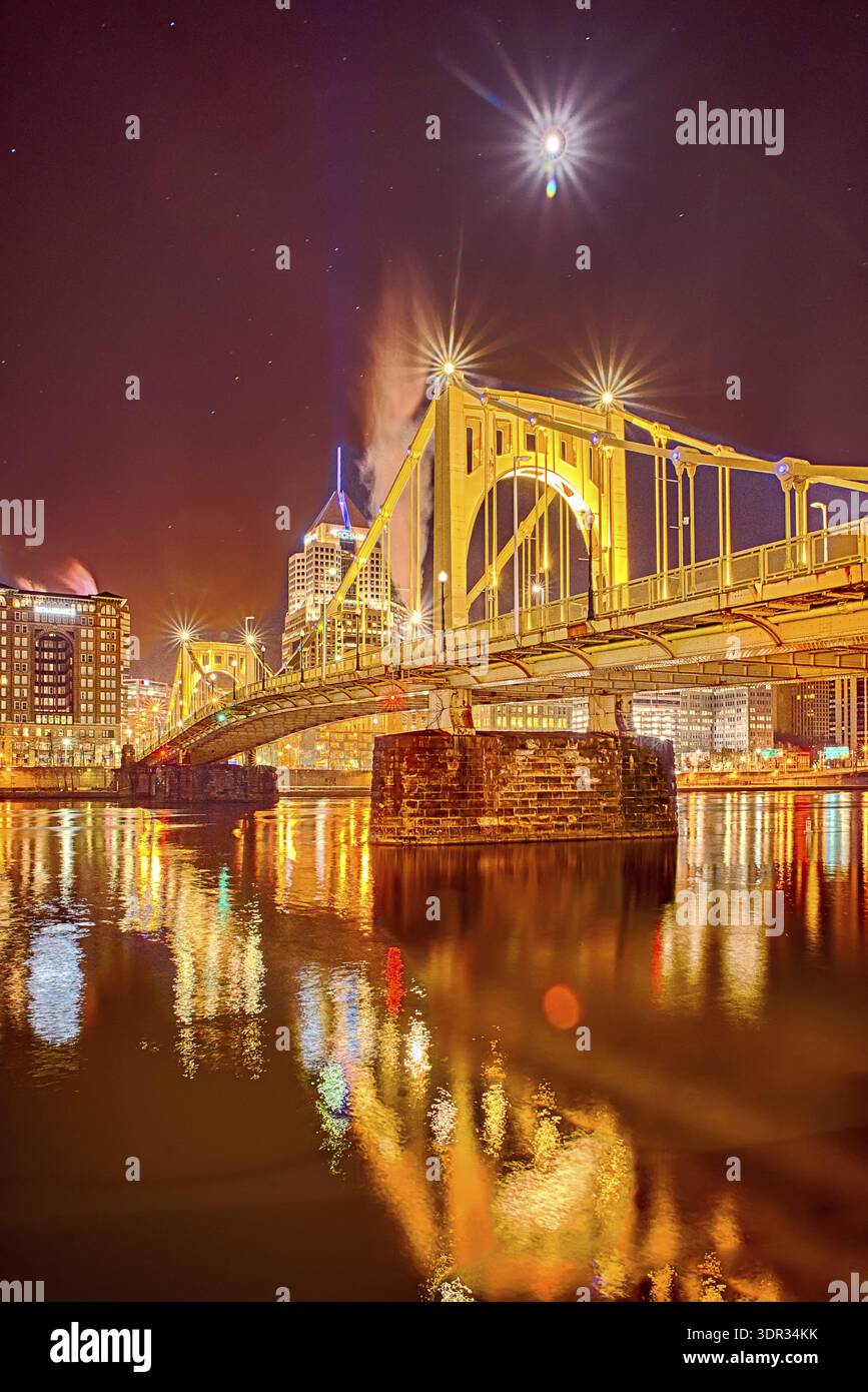 Ponte Roberto clemente e centro di pittsburgh Foto Stock
