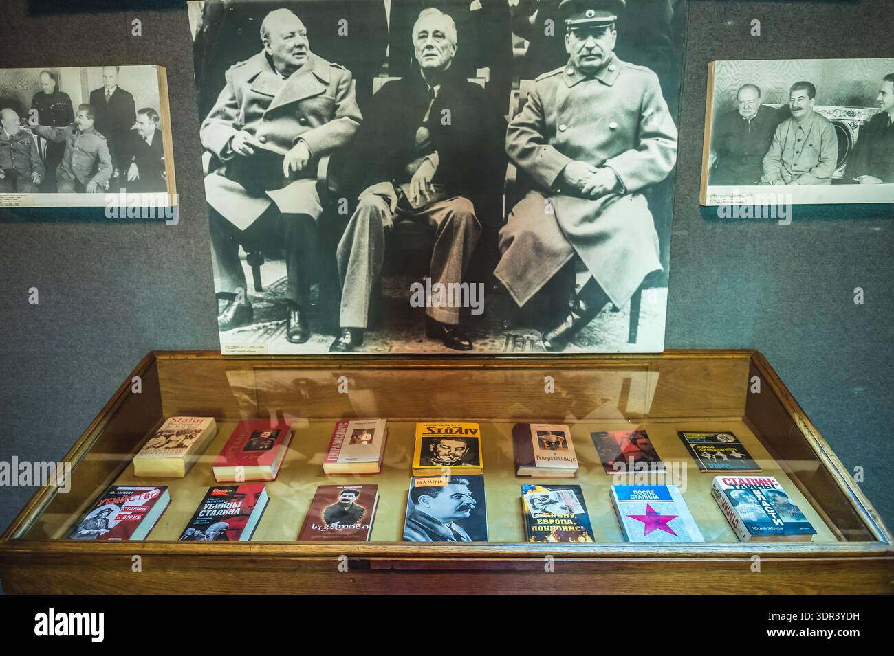Gori, Georgia - 21 luglio 2015: Winston Churchill, Franklin D. Roosevelt e Joseph Stalin foto al Museo Joseph Stalin della città di Gori Foto Stock