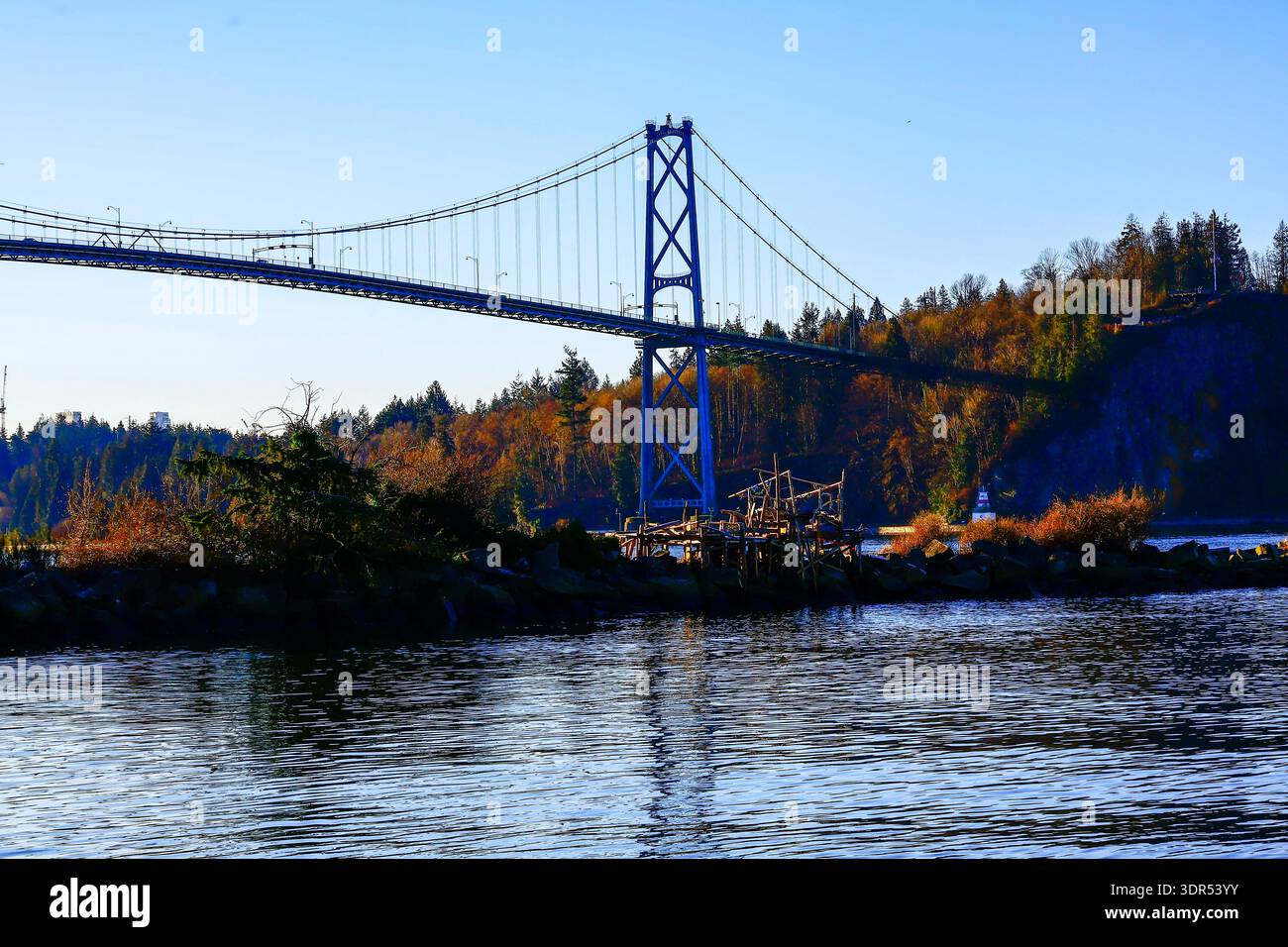 Ponte Lions Gate che collega Vancouver nord e ovest e conduce a Stanley Park, Vancouver, BC. Foto Stock