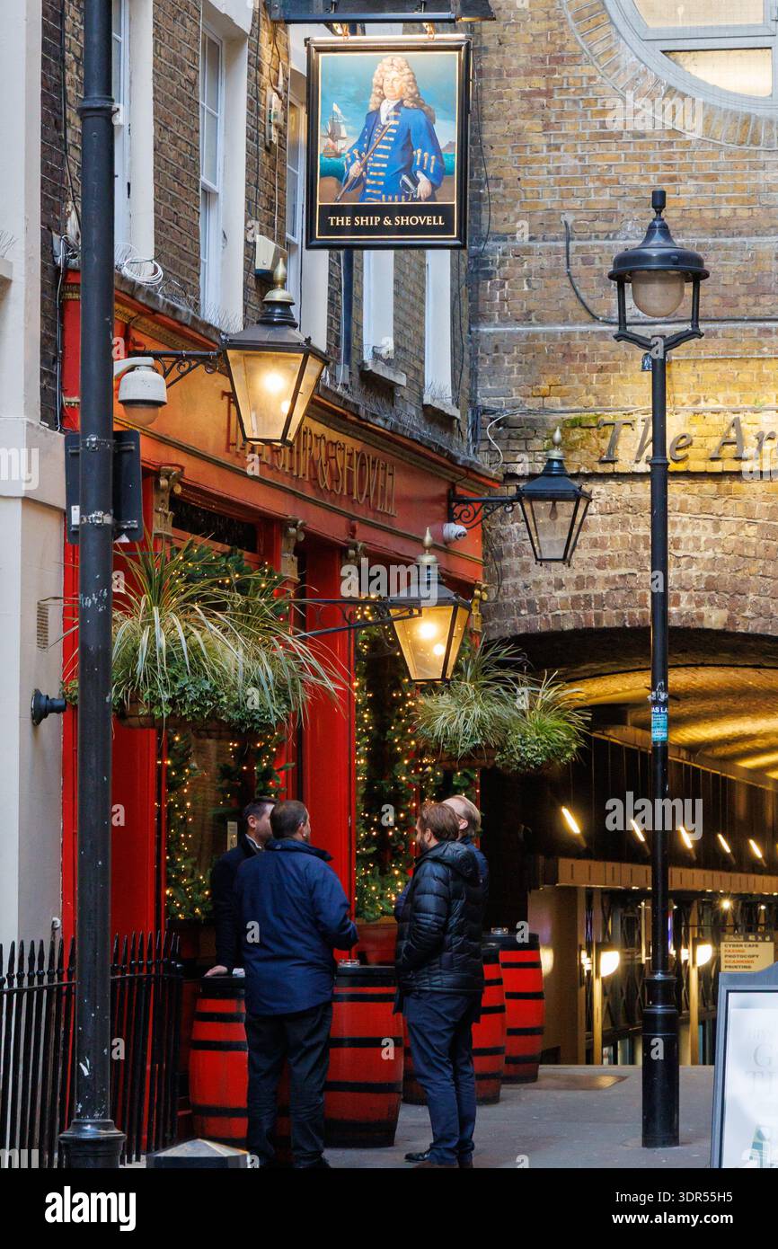 The Ship & Shovell, pub storico di Londra, Regno Unito Foto Stock