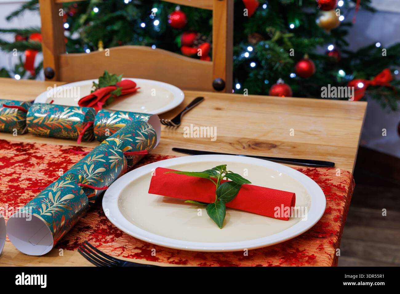 Tavolo disposto per il pranzo o la cena di Natale nel Regno Unito Foto Stock