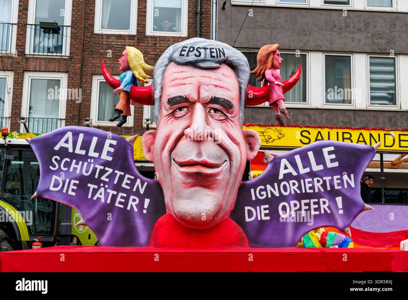 Jeffrey Epstein raffigurato come il diavolo su un galleggiante di carnevale progettato dall'artista Jacques Tilly. Düsseldorf sfilata di carnevale a Rosenmontag, lunedì delle rose. I colpevoli sono protetti, le vittime vengono ignorate. Foto Stock