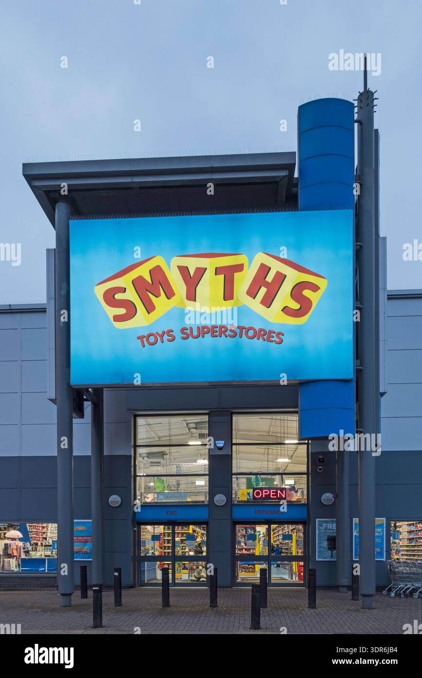 Esterno del superstore di giocattoli Smyths a Gateshead, Regno Unito Foto Stock