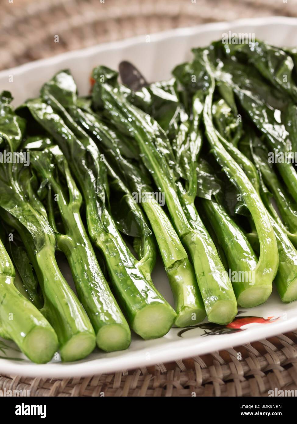 Mescolare i broccoli cinesi fritti Foto Stock