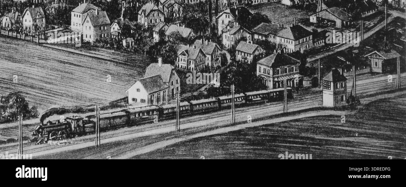La cartolina del 1911 del Bahnhof Feldkirchen mostra una vista a nord con un treno passeggeri in partenza verso Schwaben. L'immagine mostra l'edificio di ricezione, la scatola di segnalazione, il capannone merci, la piattaforma e i binari. Mette in evidenza l'infrastruttura ferroviaria, l'architettura delle stazioni, i trasporti dei primi anni del XX secolo, la composizione dei treni, gli elementi operativi, e connettività regionale, che documenta le pratiche ferroviarie storiche e lo sviluppo urbano locale in Germania. Foto Stock